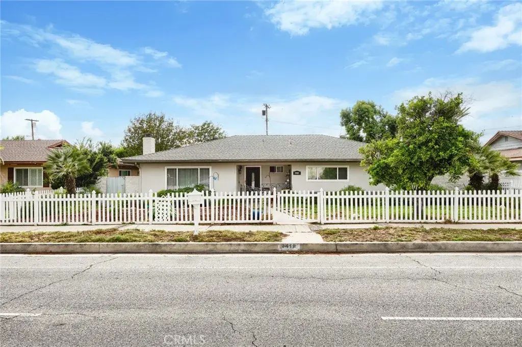 9419 Haskell Avenue, North Hills