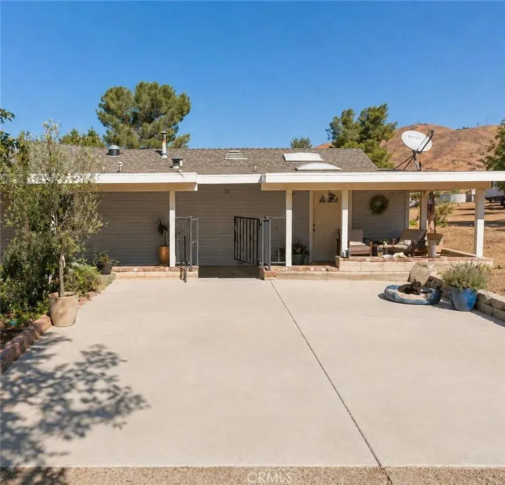 33438 Angeles Forest, Acton