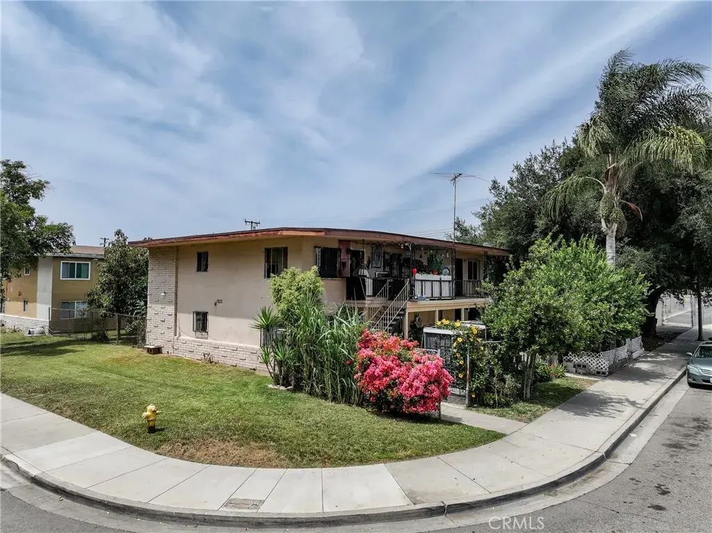 1011 W 8th, Pomona