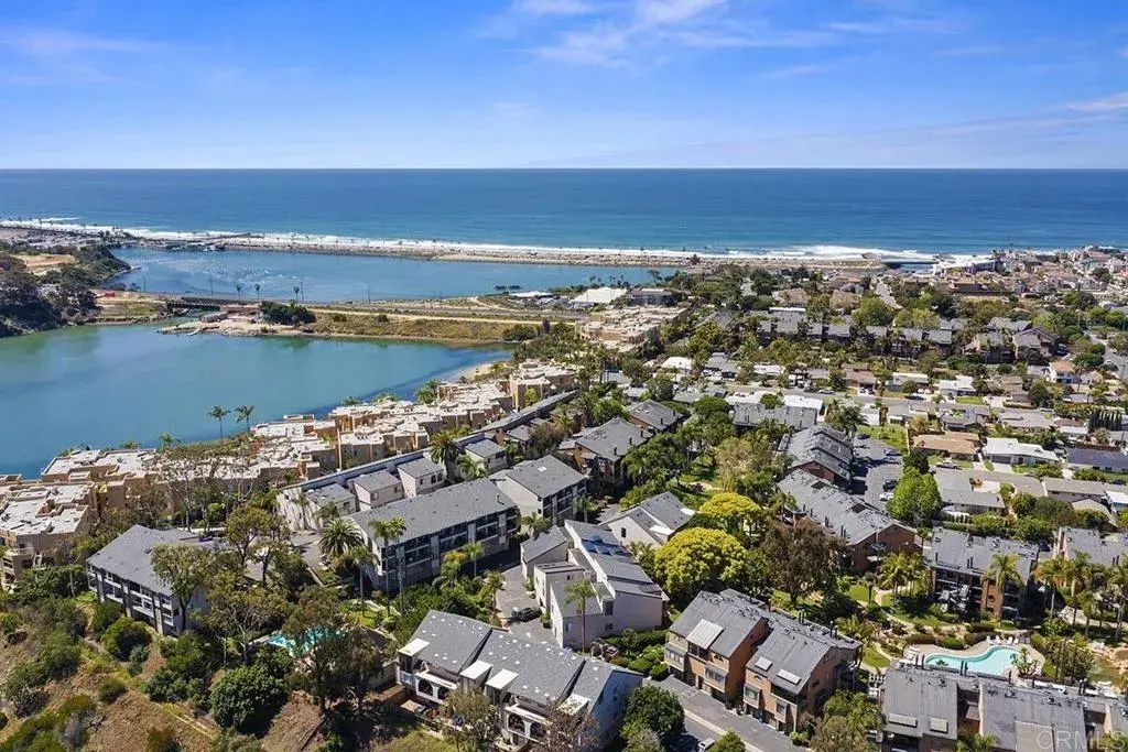 4009 Layang Layang Circle J, Carlsbad
