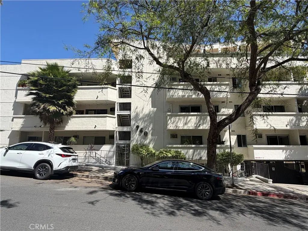 960 Larrabee, West Hollywood