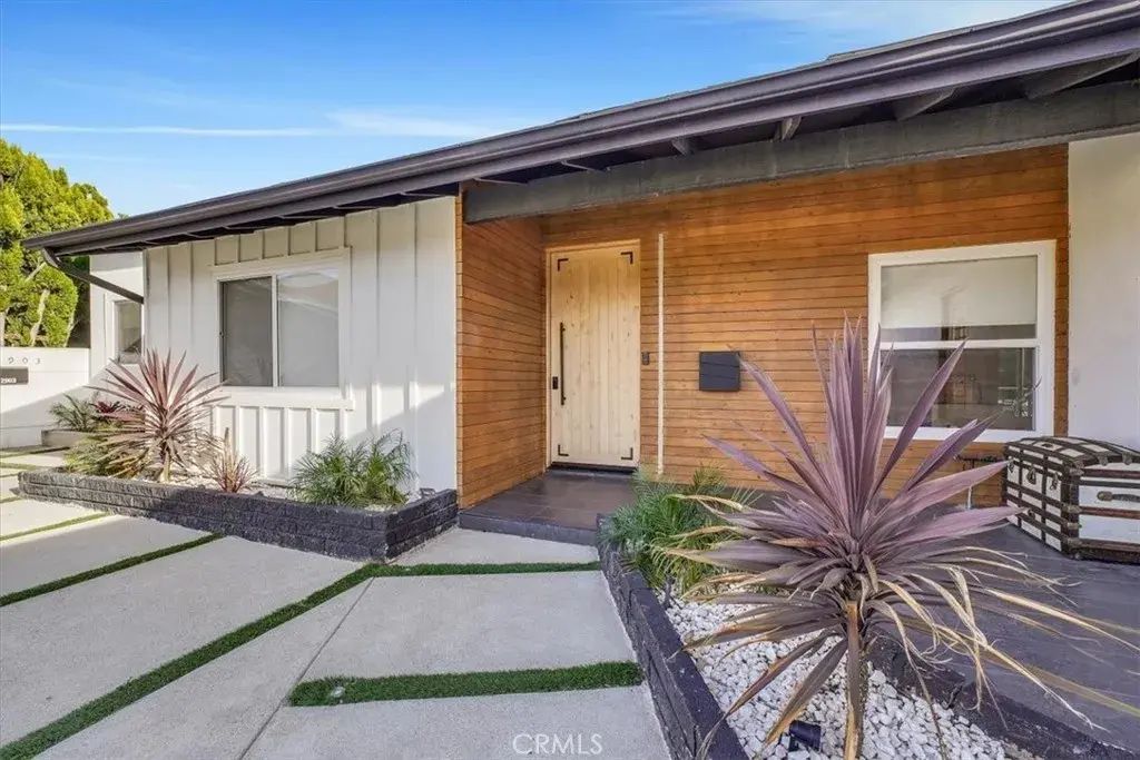 22901 Bassett Street, West Hills