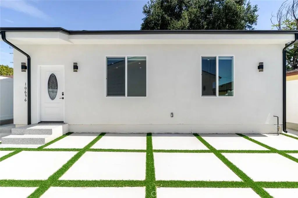 10656 Nassau Avenue, Sunland