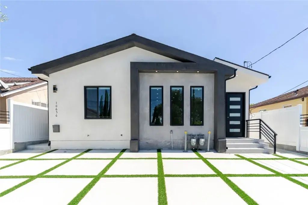 10654 Nassau Avenue, Sunland