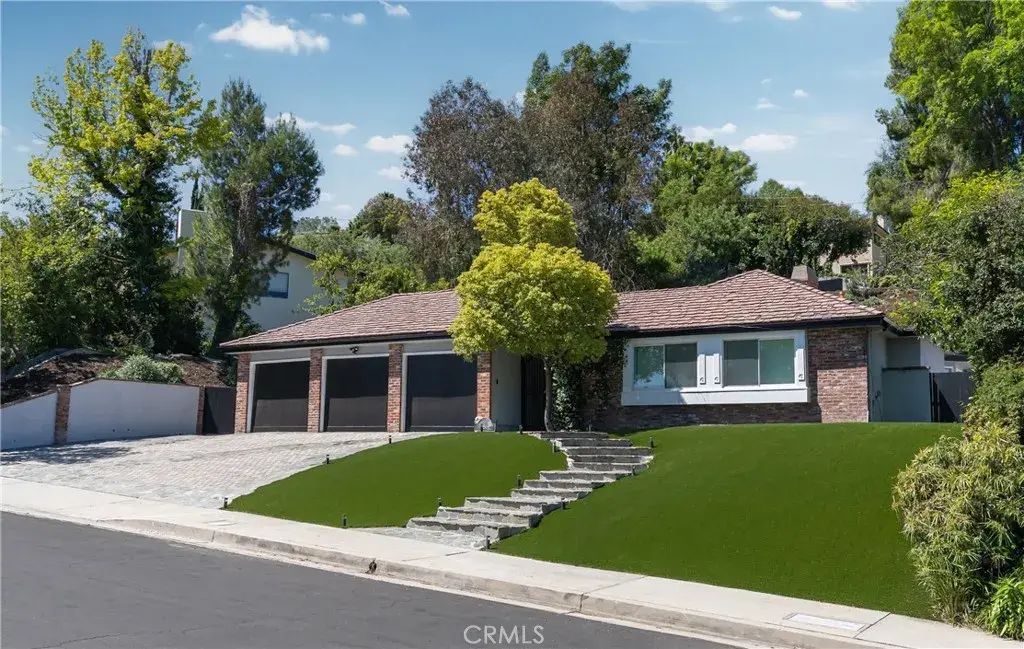 4801 Hermano, Tarzana
