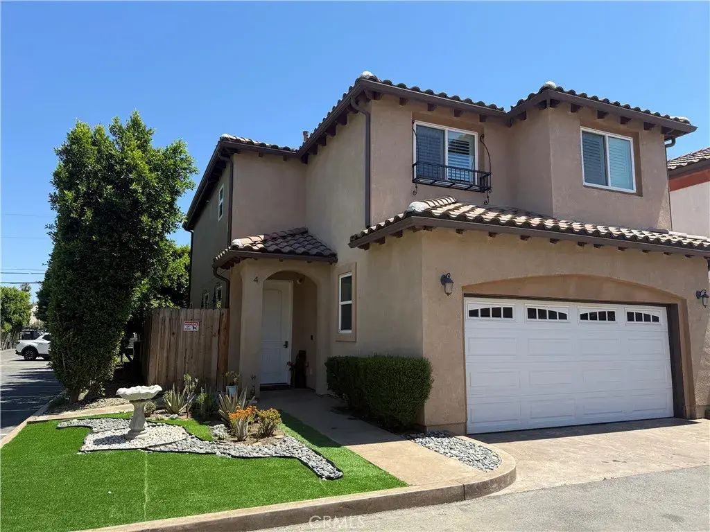 8621 Noble Avenue 4, North Hills