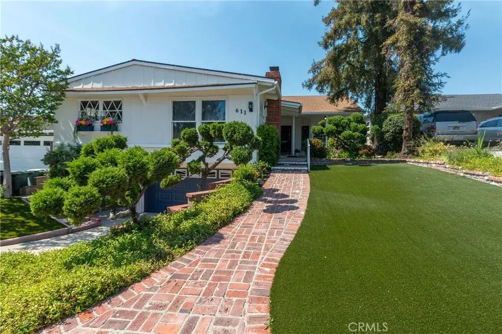 611 Delaware Road, Burbank