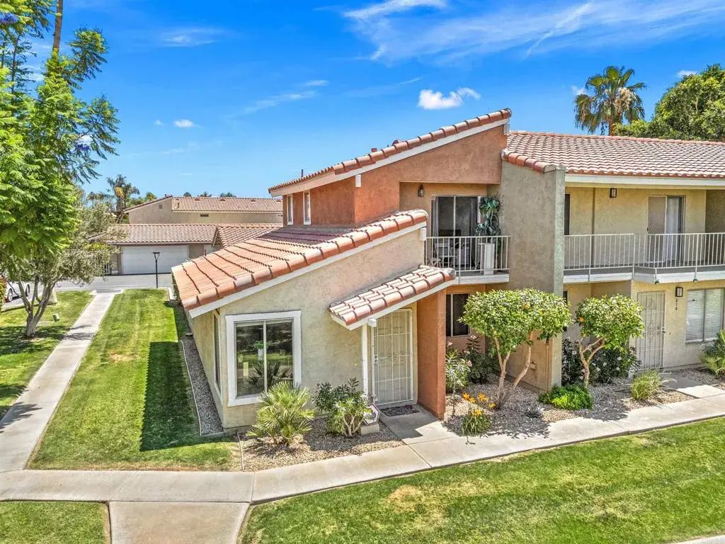 315 Tava Lane, Palm Desert