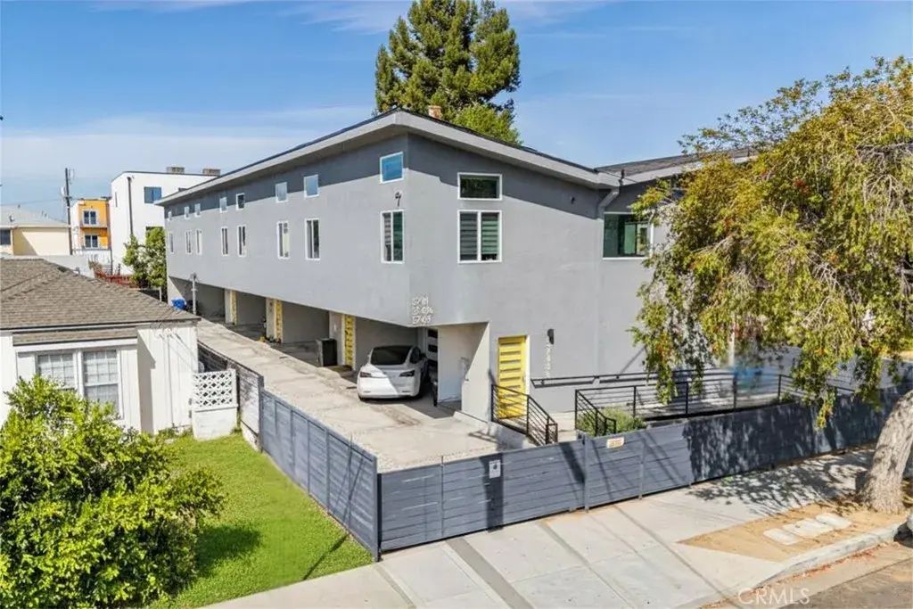 5743 Case, North Hollywood