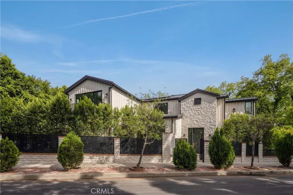 12085 Valleyheart Drive, Studio City