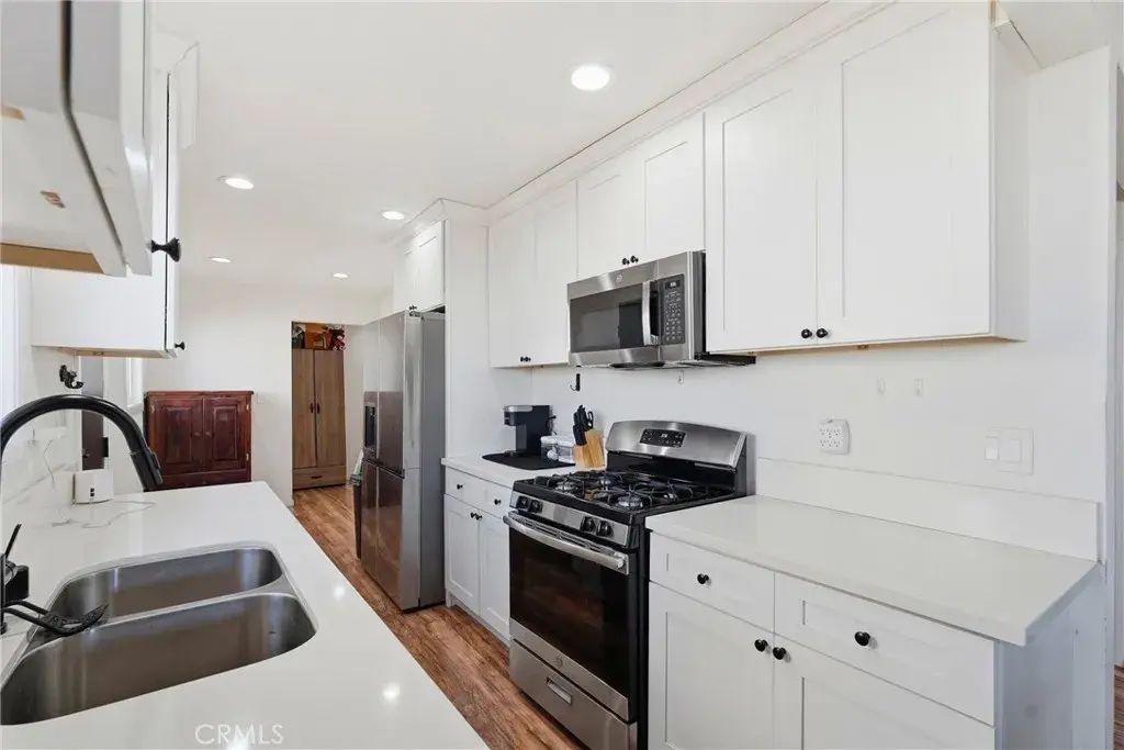 1104 E 111th Drive, Los Angeles