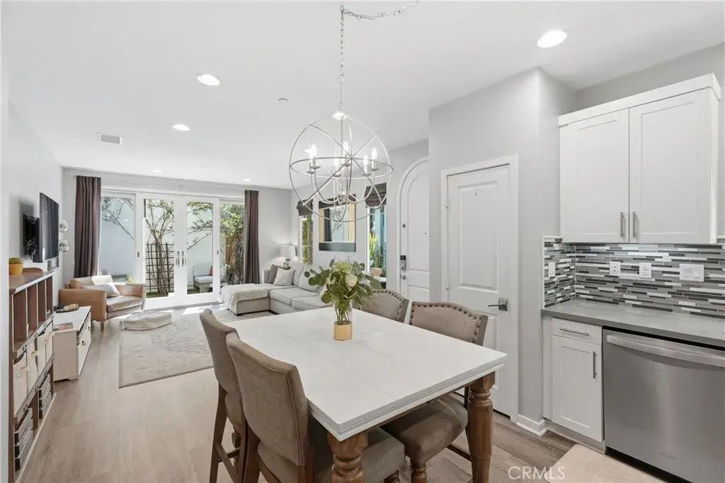 5573 Palm Drive, Hawthorne