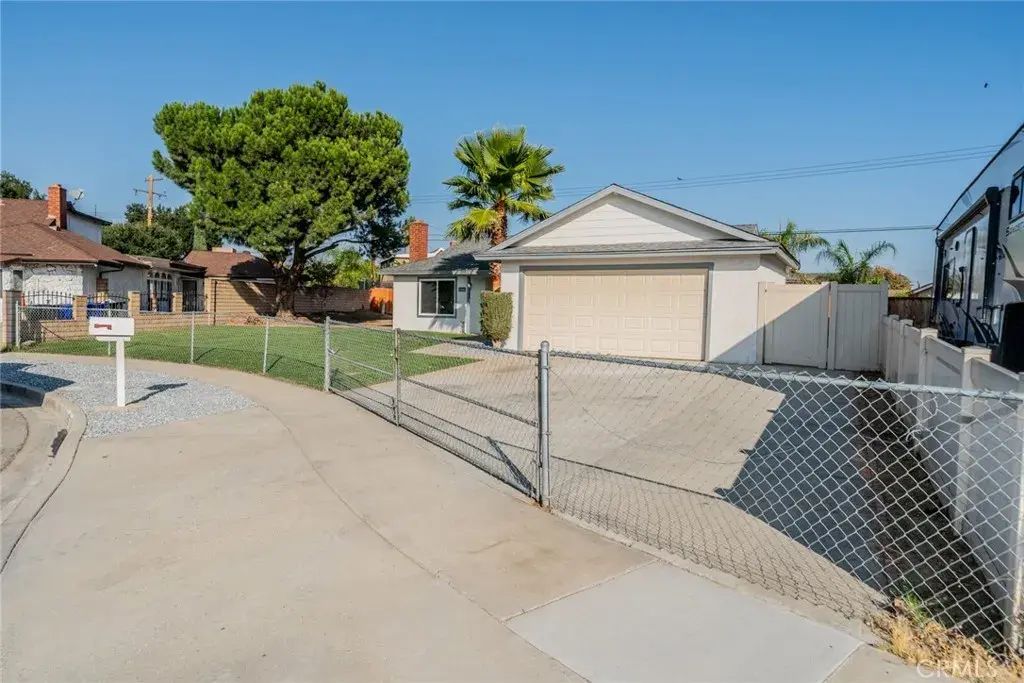 9825 Chantry Avenue, Fontana