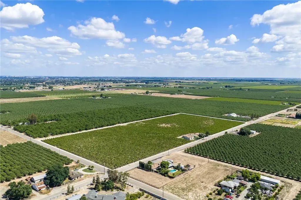 2854 N Monroe, Fresno