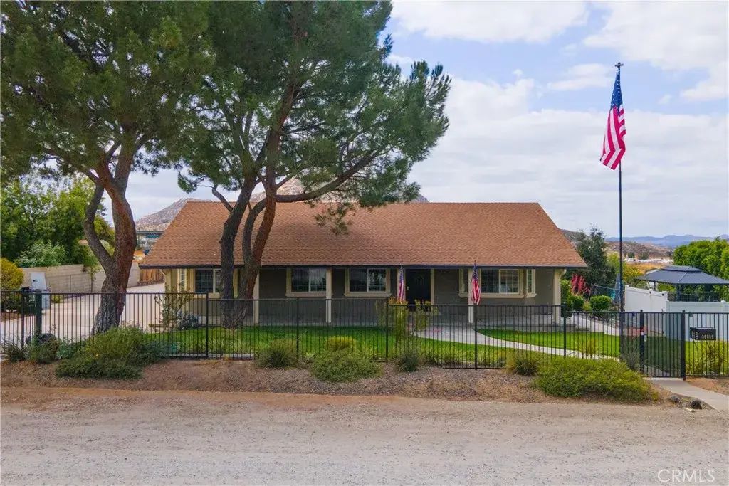 30695 Triple Crown, Homeland