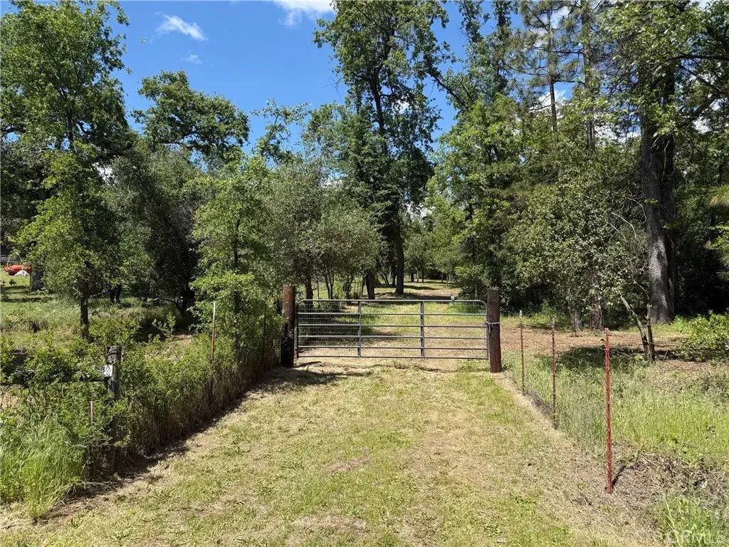 2 Road 601, Ahwahnee