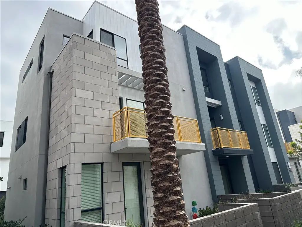 2182 Skylar, Tustin