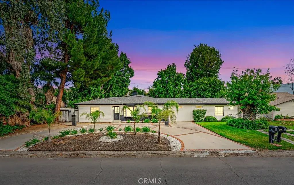 22908 Leonora, Woodland Hills