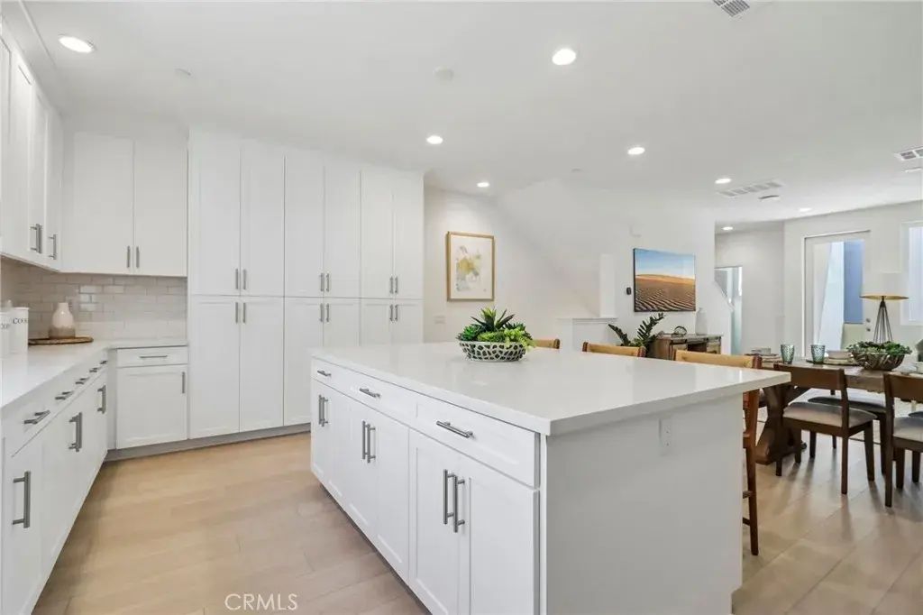 5868 Linden 6, Long Beach