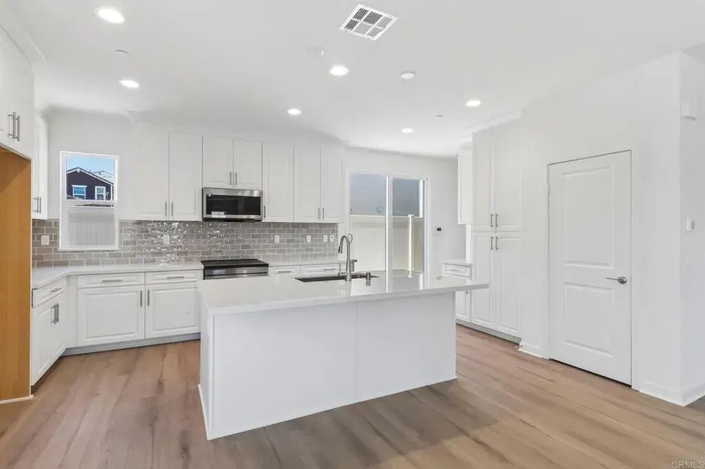 711 Kingbird Loop, Oceanside