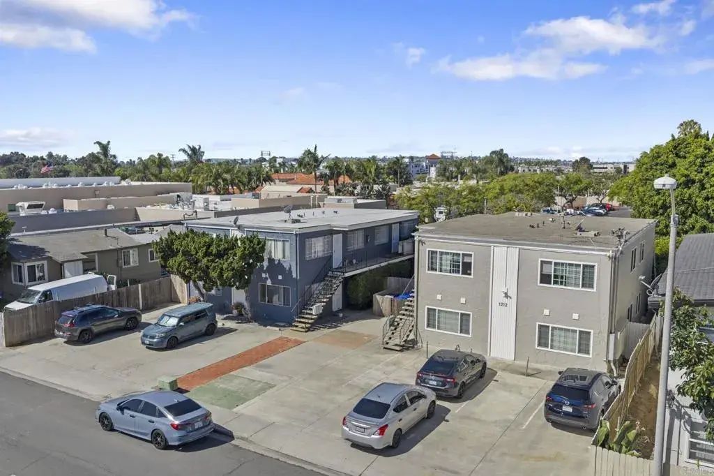 1212 Azusa Street, 