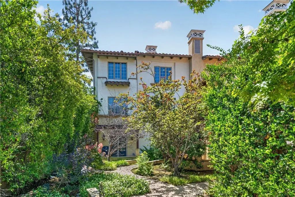 2454 Oswego 301, Pasadena