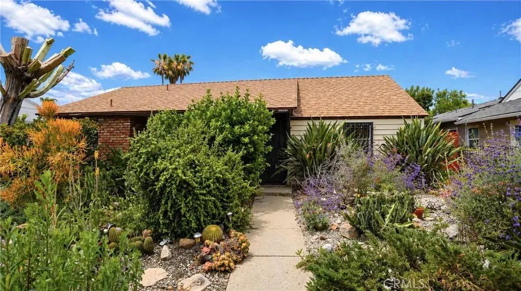 17347 Sherman Way, Van Nuys