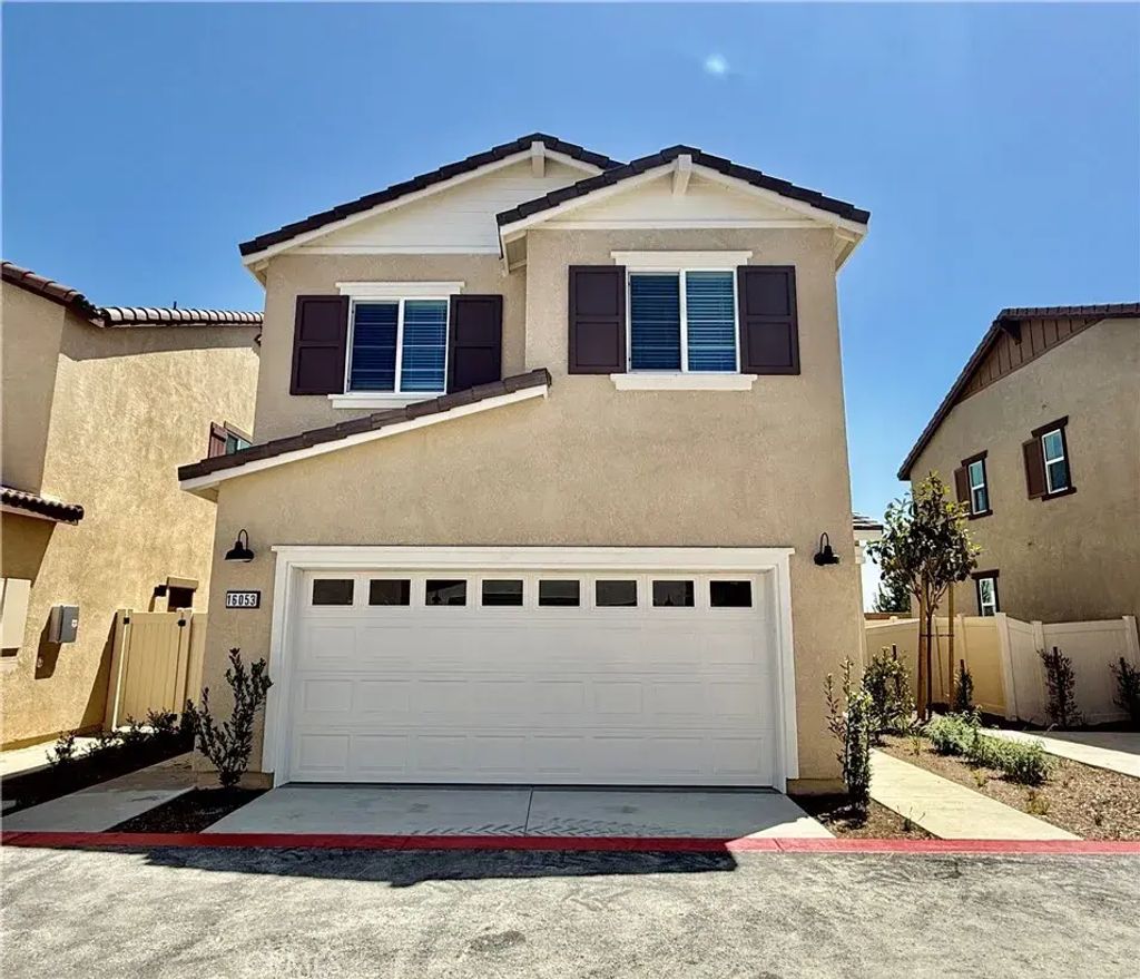 16053 Montenegro Ln, Fontana