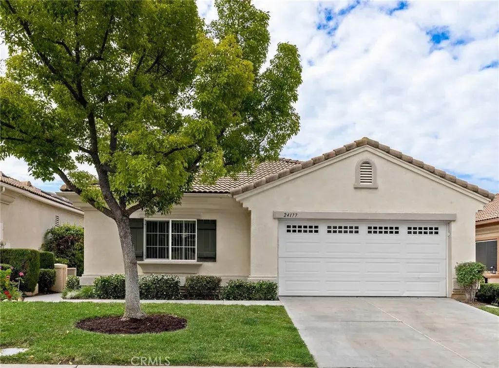 24177 Calle Artino, Murrieta