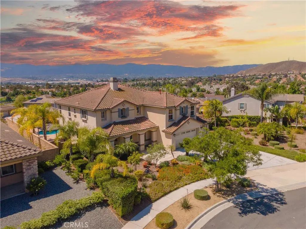 2424 Lenai, Corona