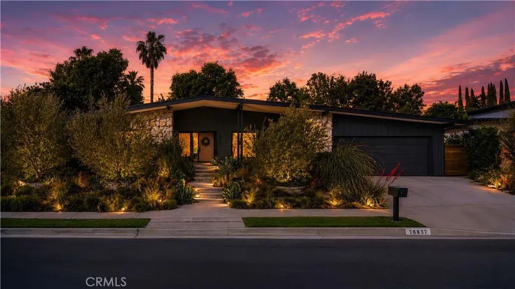 18837 Paseo Nuevo, Tarzana