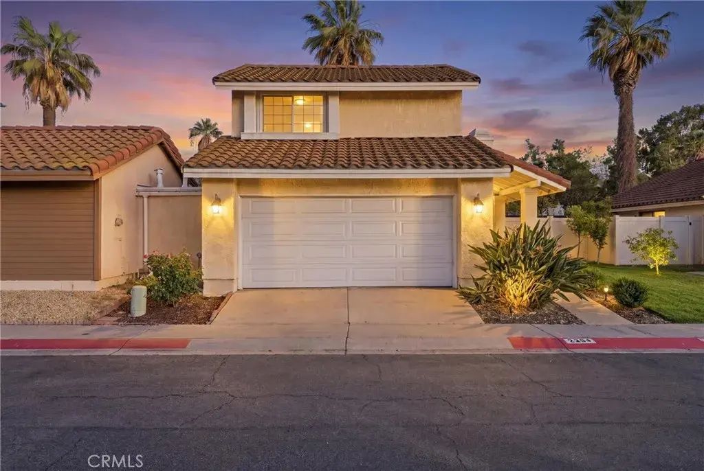 2354 Fan Palm, Corona