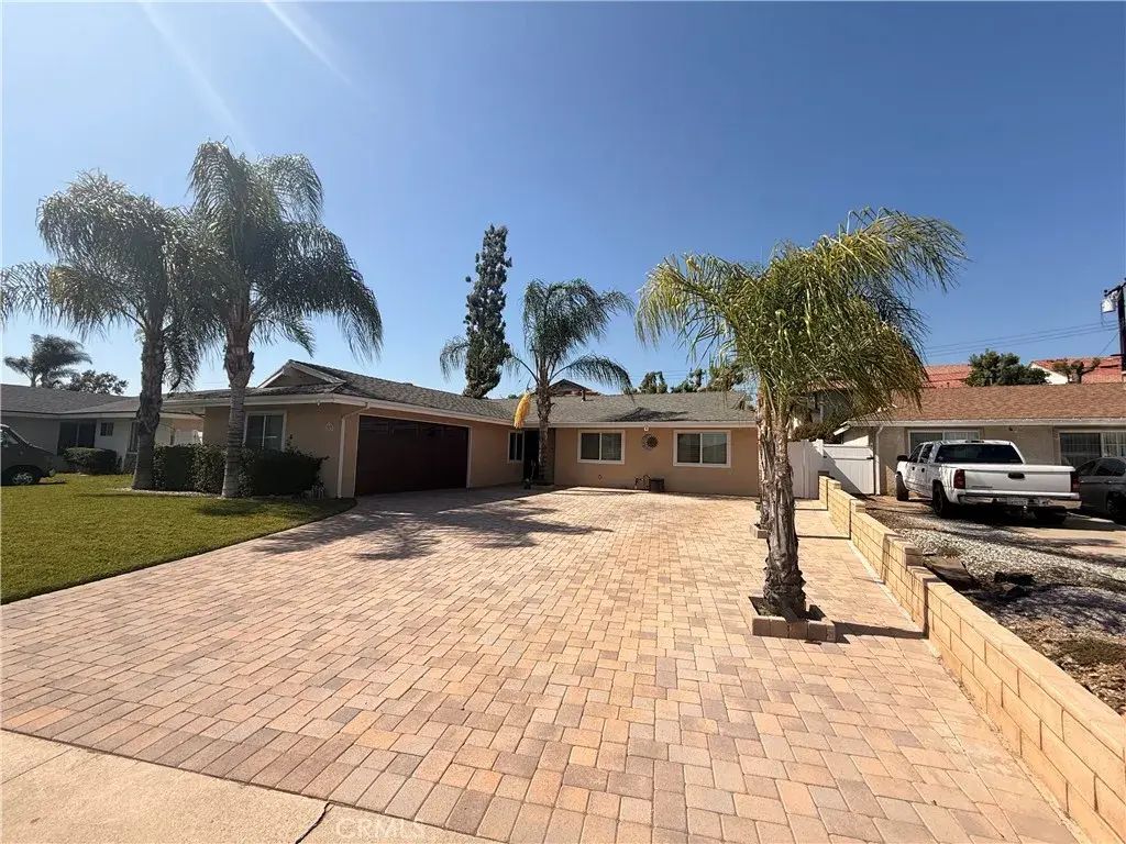 1013 E Calora, Covina