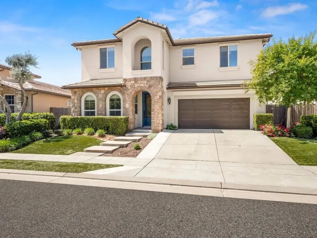 1229 E Via Roma, Fresno