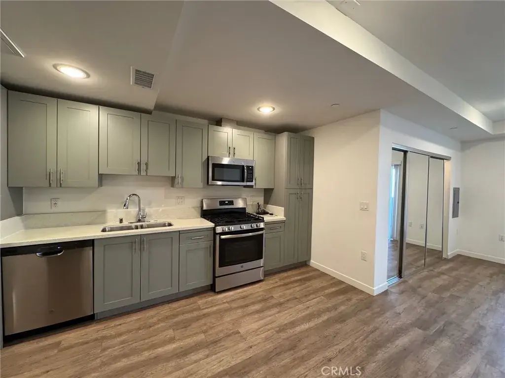 1025 S Berendo Street 404, Los Angeles