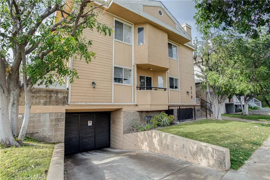 219 N Adams 8, Glendale