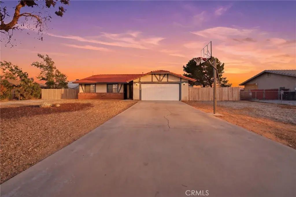 21185 Wren Street, Apple Valley