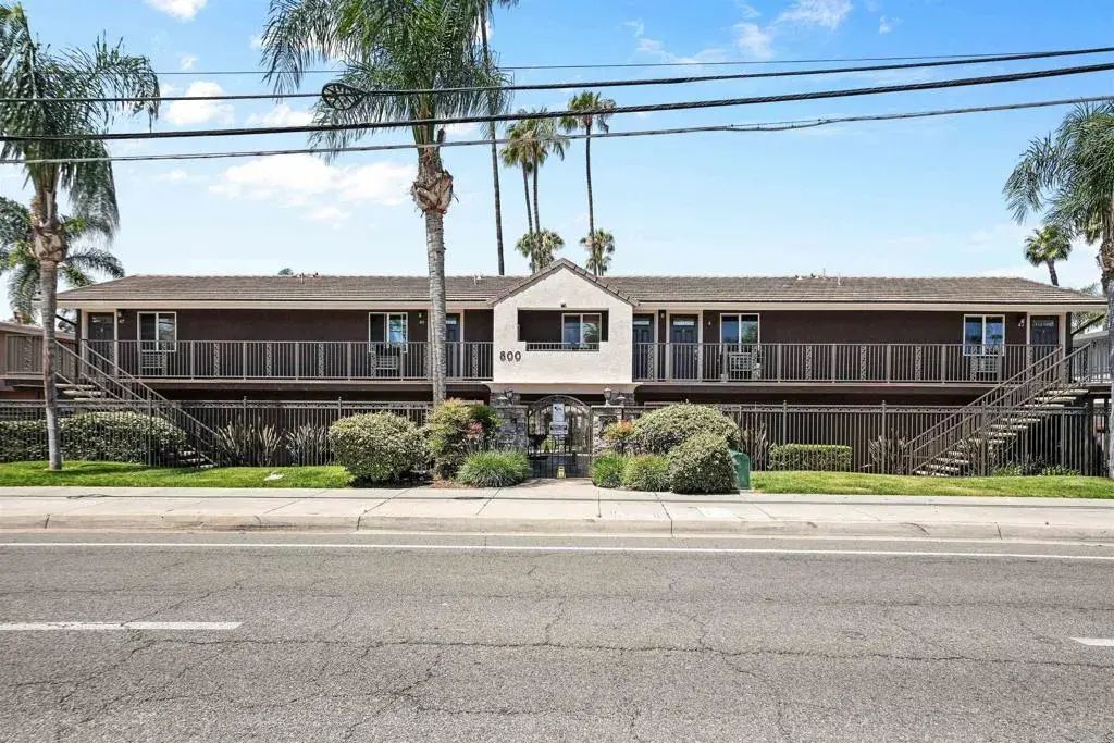 800 N Mollison Avenue 10, El Cajon