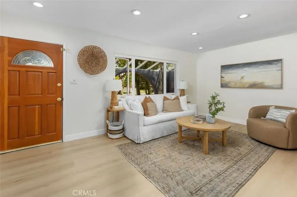 10827 Archway, Whittier