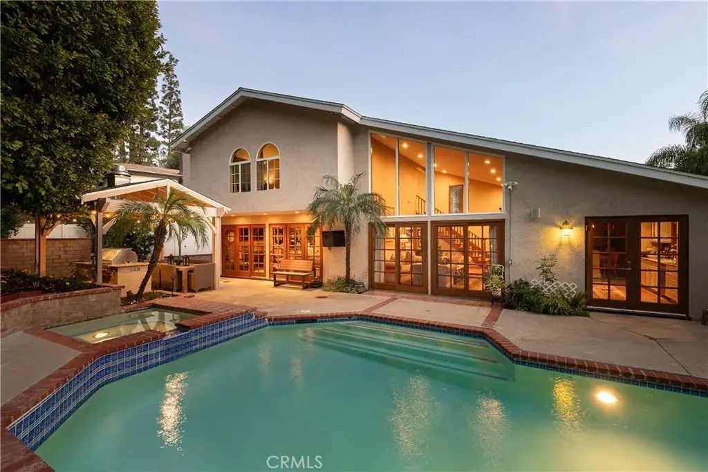 22815 Sparrowdell, Calabasas