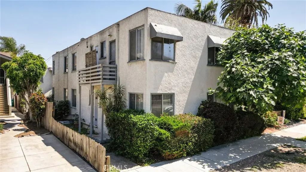 810 Belmont Avenue, Long Beach