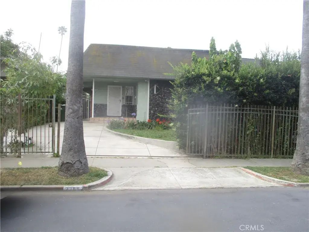 2384 W 30th, Los Angeles
