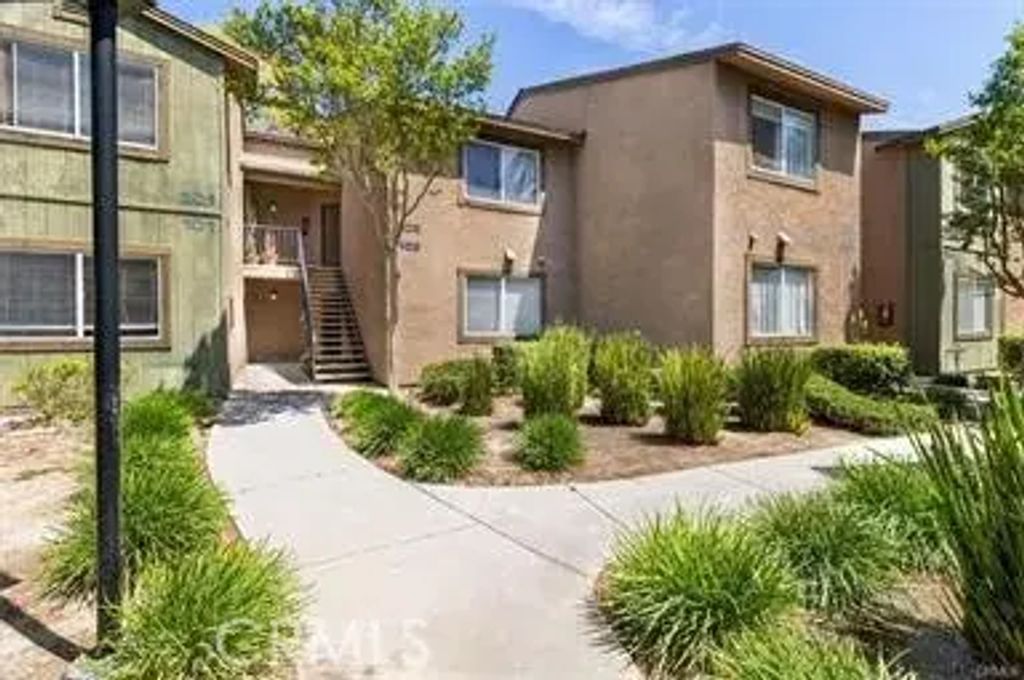 2612 Avenida Del Vista C102, Corona