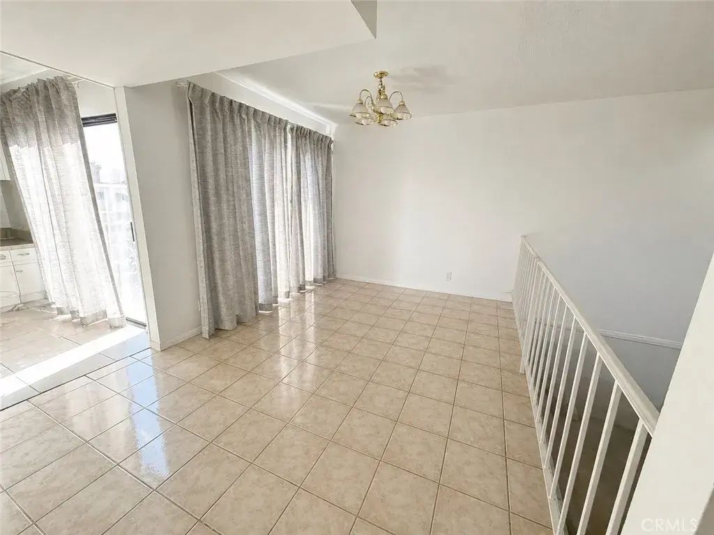 9131 Burnet Avenue 10, North Hills