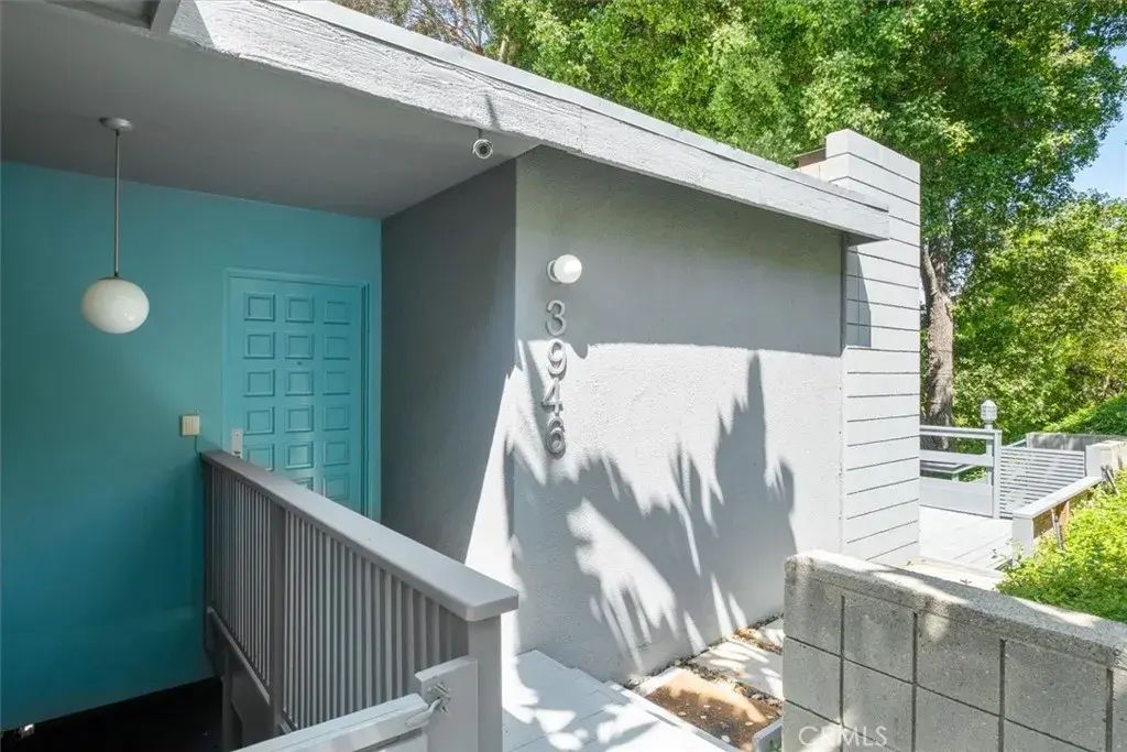 3946 Alta Mesa Drive, Studio City