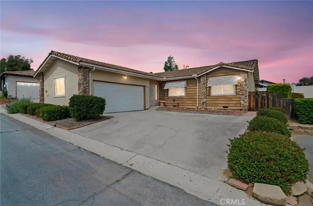8537 Snow White Drive, El Cajon
