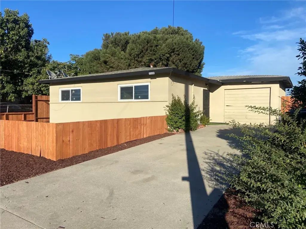 1556 S White Avenue, Pomona