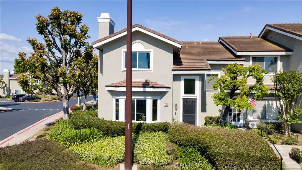 336 Fallingstar, Irvine