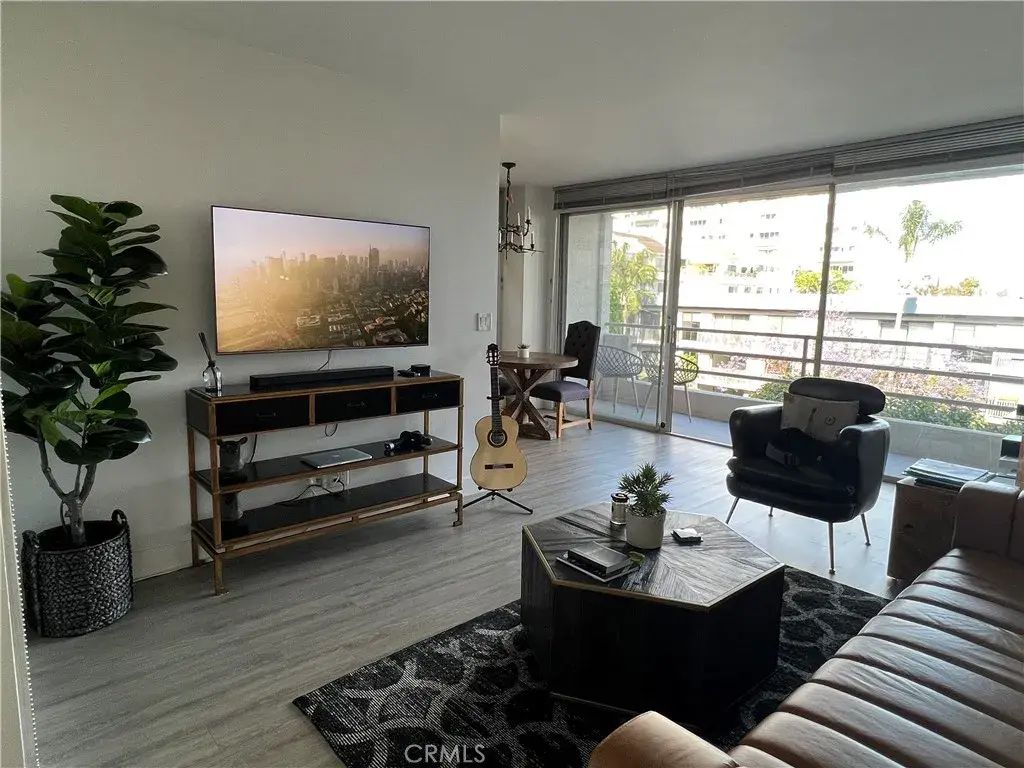 1131 Alta Loma Road 102, West Hollywood