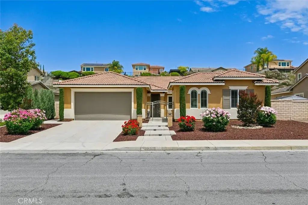 32502 Cherokee Rose Street, Winchester